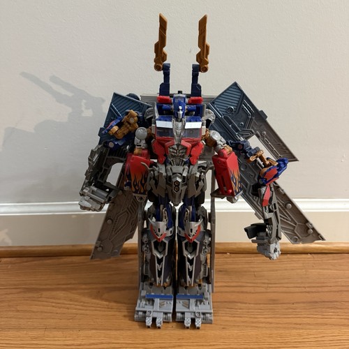 Hasbro transformers dark - hasbro,